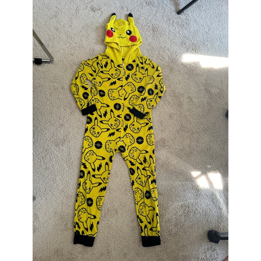 pikachu fleece zip up one piece pjs, size small 6/7